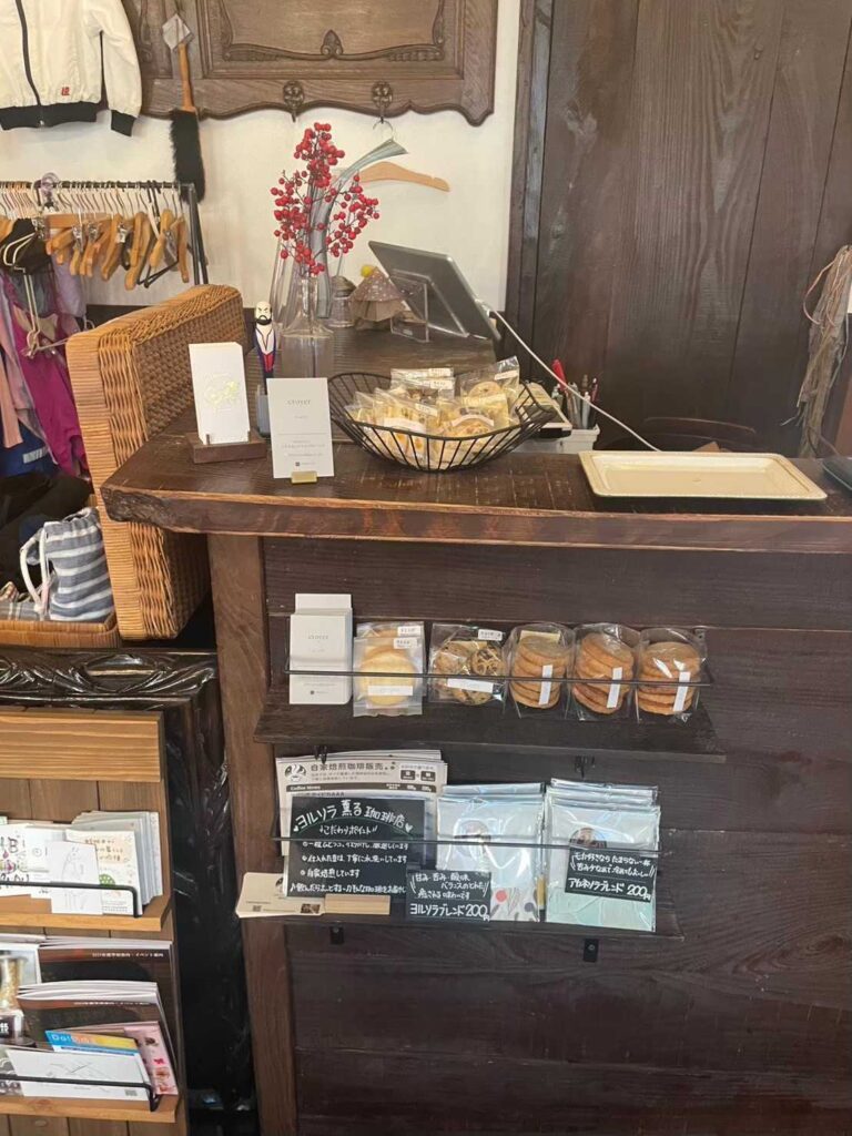 店舗の商品棚と店頭で伝える情報の様子